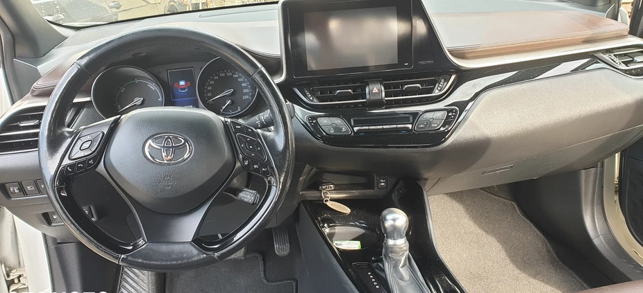Toyota C-HR cena 81000 przebieg: 72000, rok produkcji 2017 z Tarnów małe 16